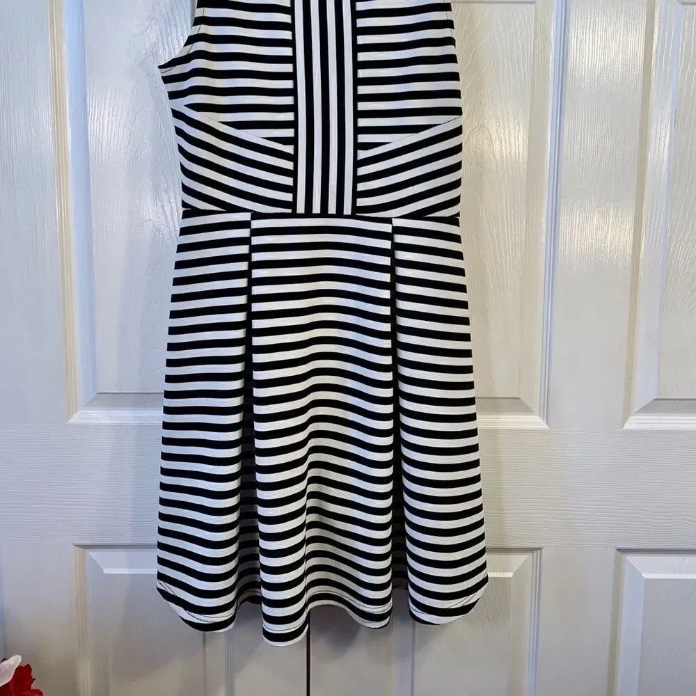 FUN BLACK AND WHITE STRIPED DRESS by ATTENTION M - Picture 3 of 8